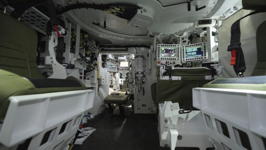 Interior del VCR 8x8 Dragón